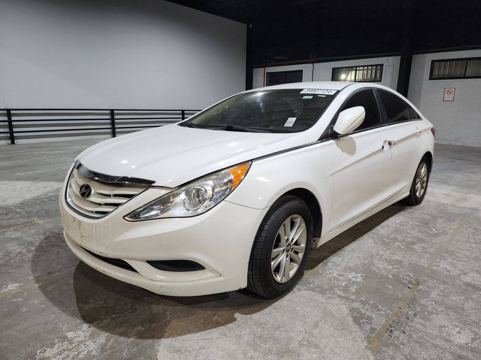 2013 HYUNDAI SONATA — 186900 Miles — Lot 48136 — Al Quoz - Marhaba Auctions Used Cars - Image 3