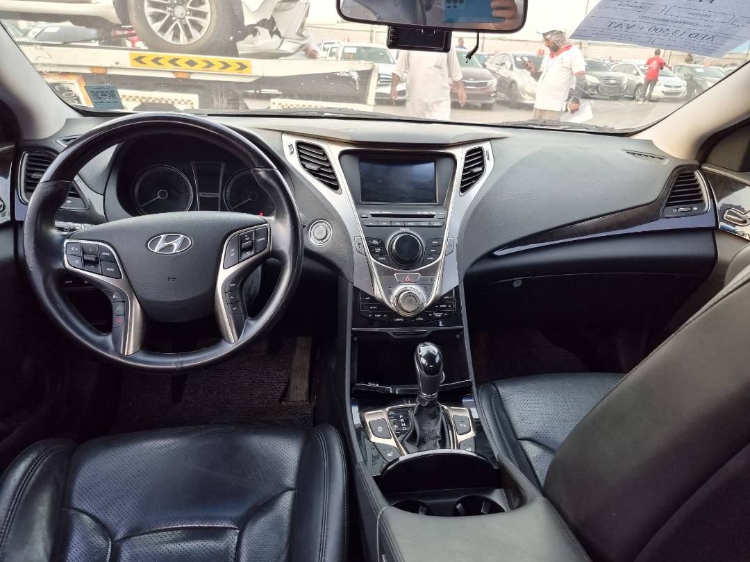 2011 HYUNDAI GRANDEUR — 221045 KM — Lot 013237 — Ind. 12 - Marhaba Auctions Used Cars - Image 7
