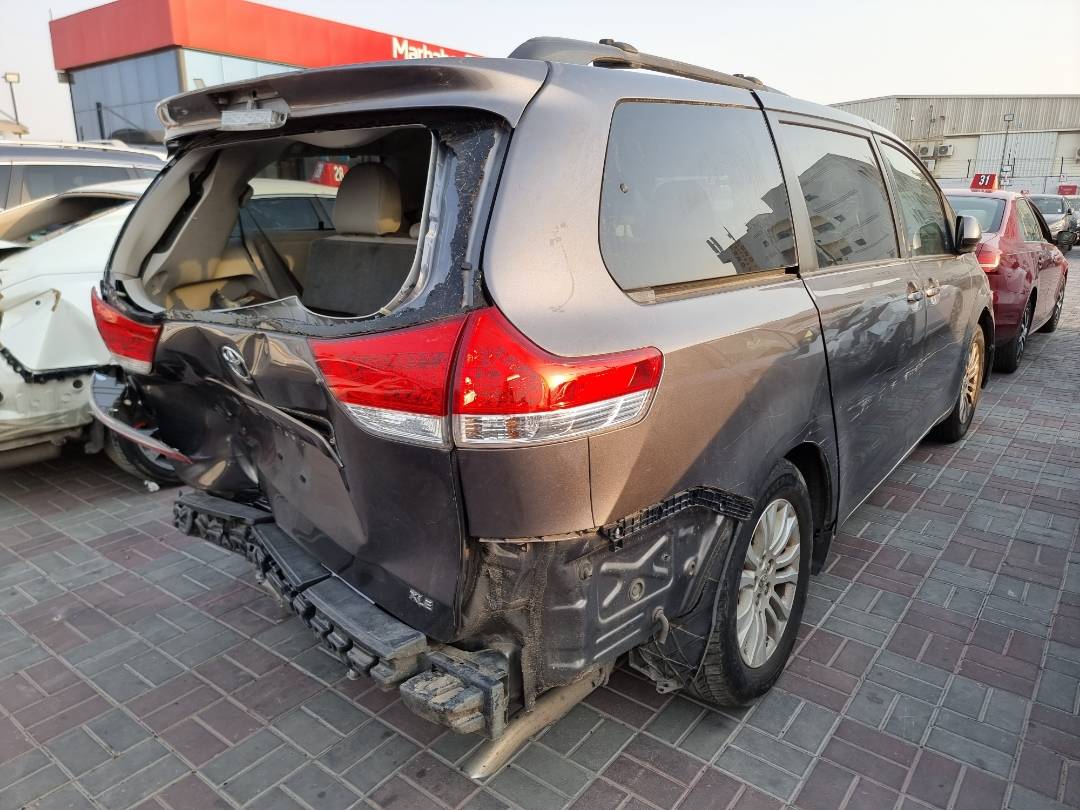 2014 TOYOTA SIENNA — 154694 Miles — Lot ES446790 — Ind. 12 - Marhaba Auctions Used Cars - Image 5