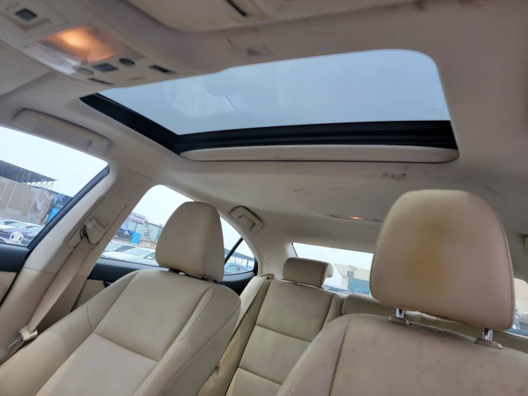 2013 LEXUS ES 350 — 189732 Miles — Lot 2035196 — Souq - Marhaba Auctions Used Cars - Image 9