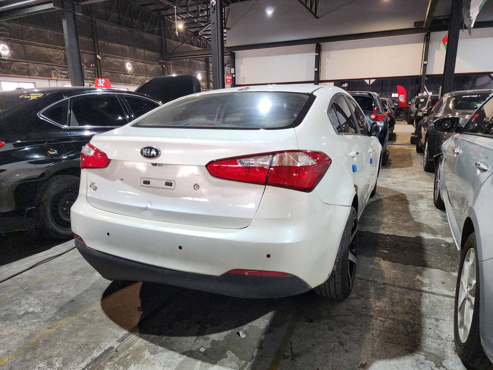 2014 KIA K3 — 171579 KM — Lot 218823 — Main - Marhaba Auctions Used Cars - Image 4