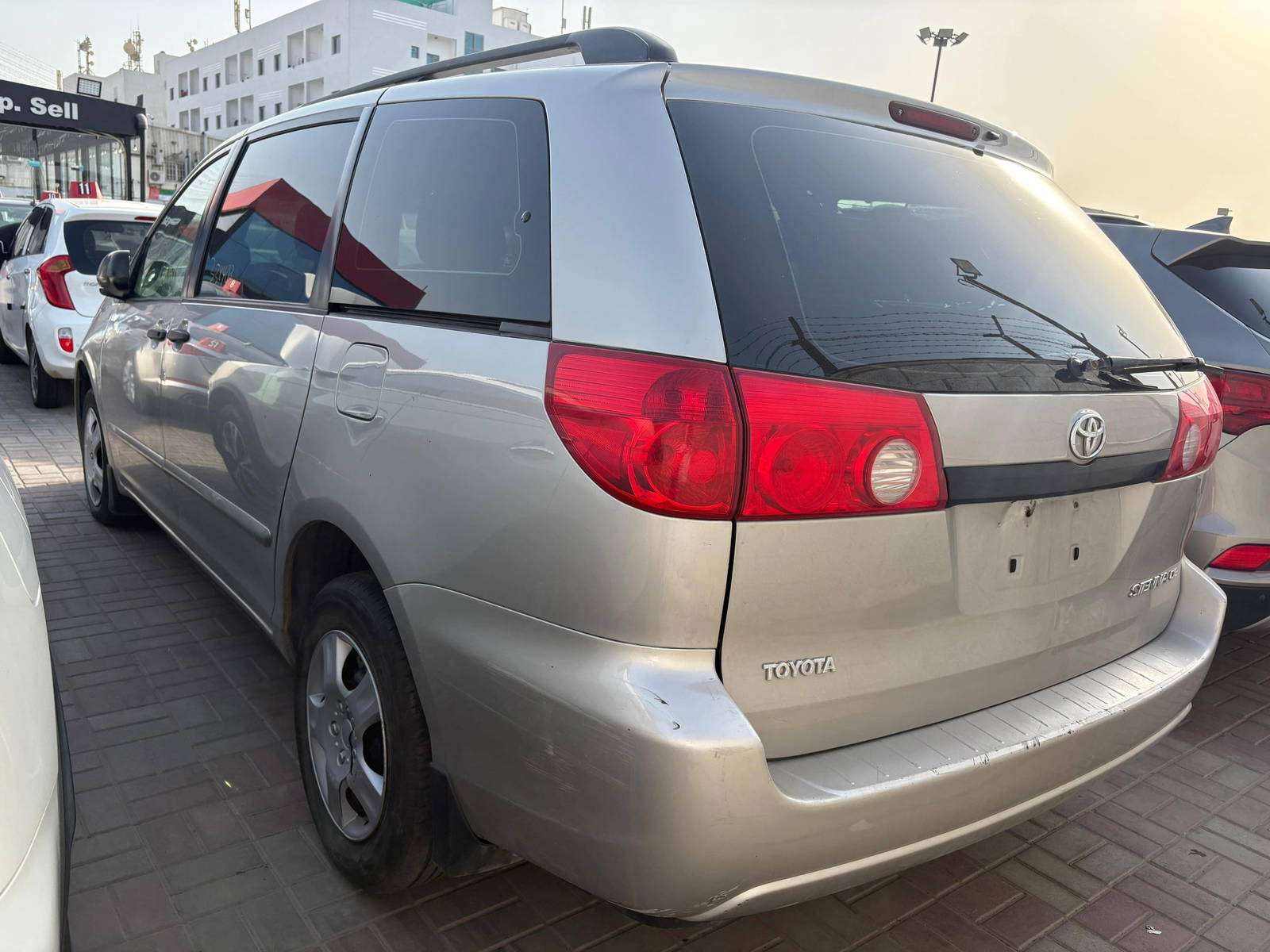 2006 TOYOTA SIENNA — 338403 KM — Lot 491718 — Ind. 12 - Marhaba Auctions Used Cars - Image 5