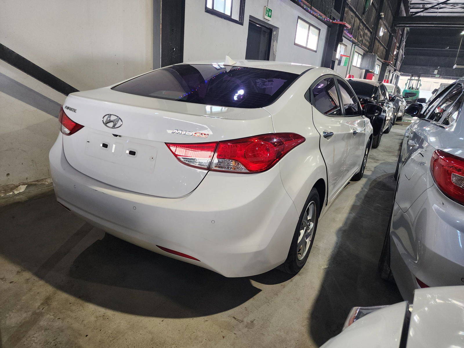 2011 HYUNDAI AVANTE — 193266 KM — Lot 097352 — Al Quoz - Marhaba Auctions Used Cars - Image 5