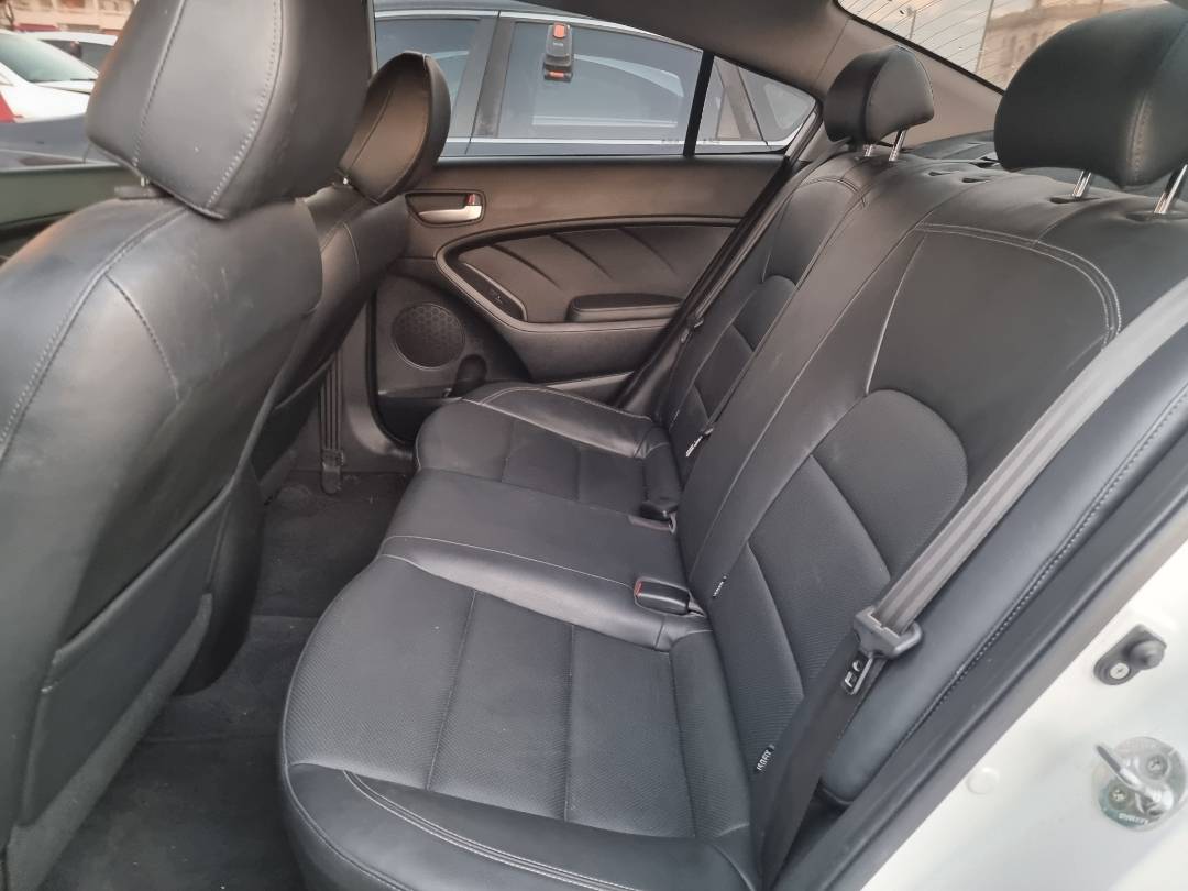 2015 KIA K3 — 178576 KM — Lot 2w22211 — Souq - Marhaba Auctions Used Cars - Image 6