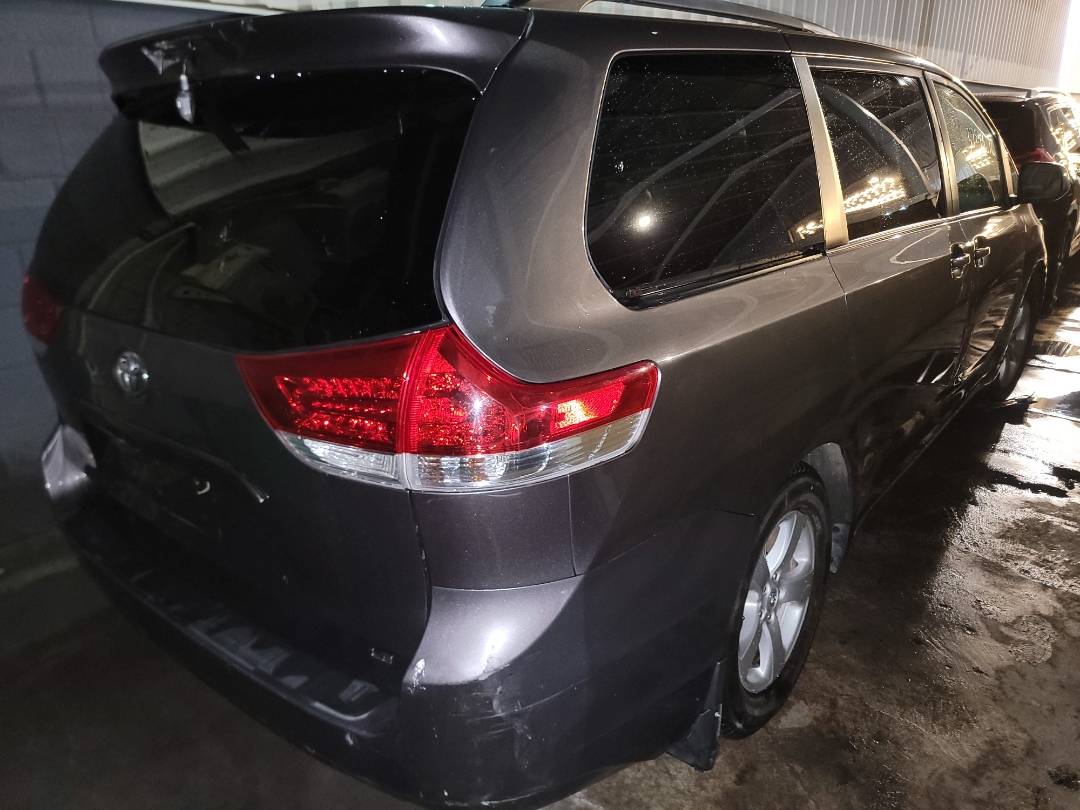 2011 TOYOTA SIENNA — 186216 Miles — Lot 083557 - Marhaba Auctions Used Cars - Image 8