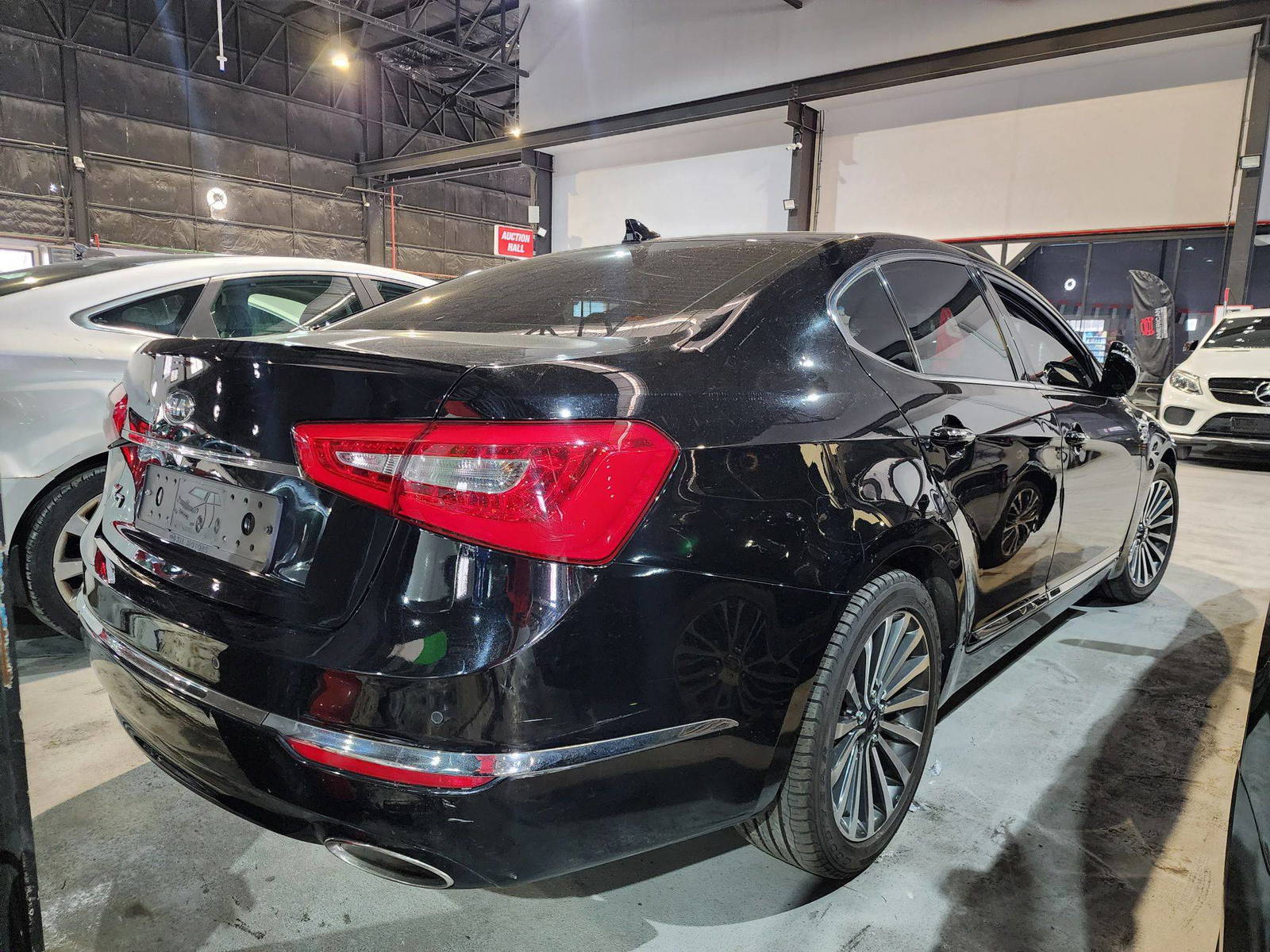 2013 KIA K7 — 157898 KM — Lot 106589 — Al Quoz - Marhaba Auctions Used Cars - Image 6
