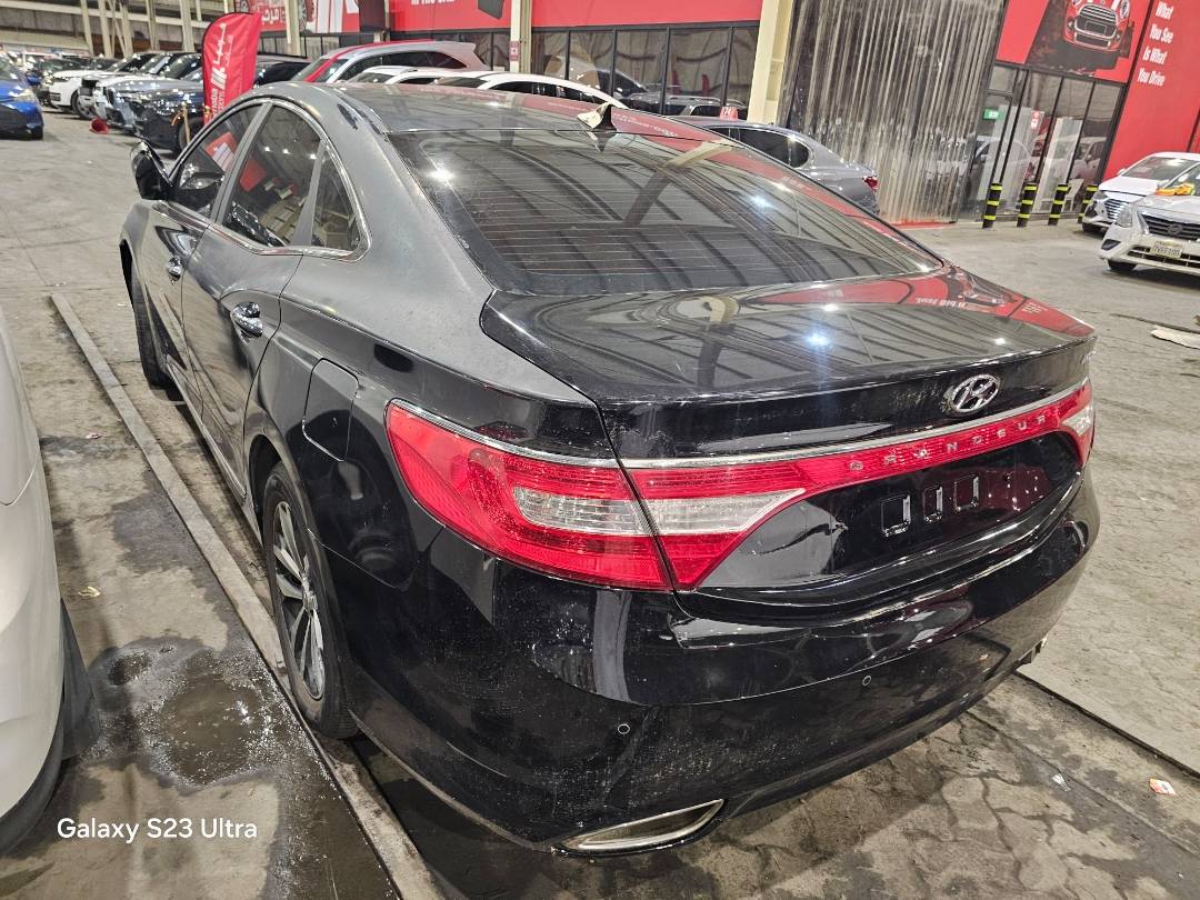 HYUNDAI GRANDEUR 2011 - Marhaba Auction Used Cars - Image 4