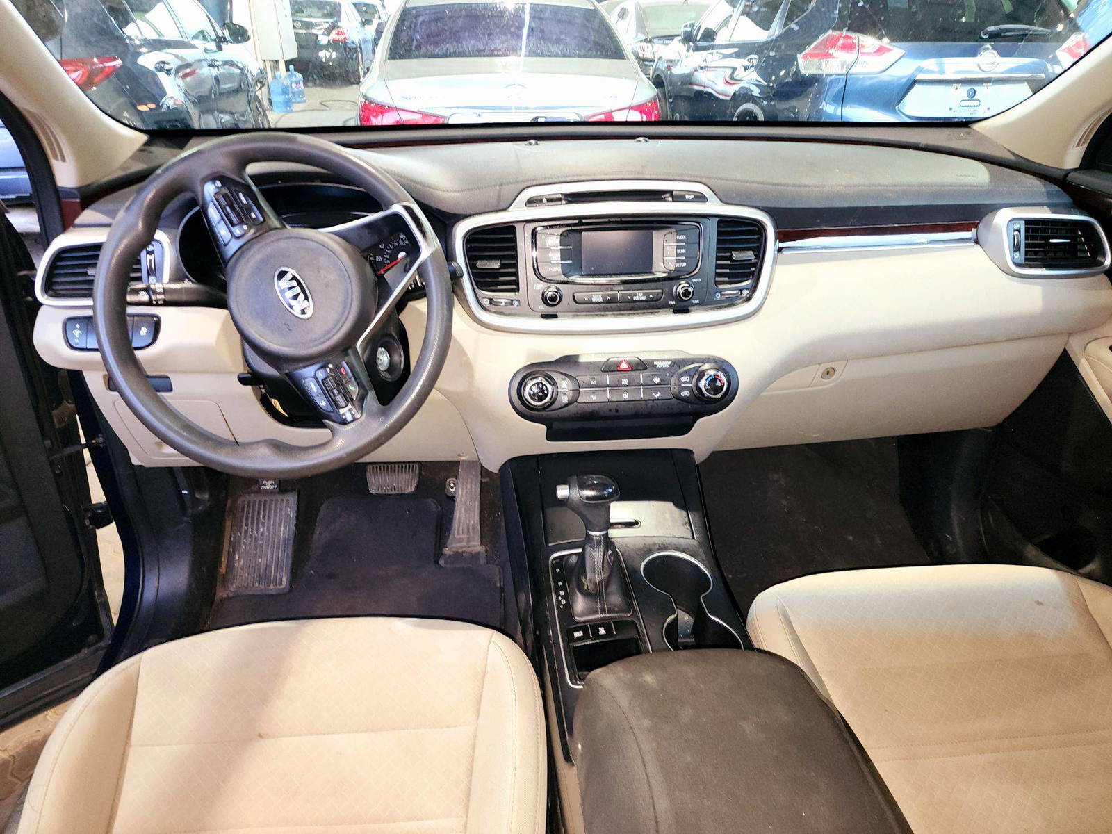 2017 KIA SORENTO — 120224 Miles — Lot HG308410 — Souq - Marhaba Auctions Used Cars - Image 7