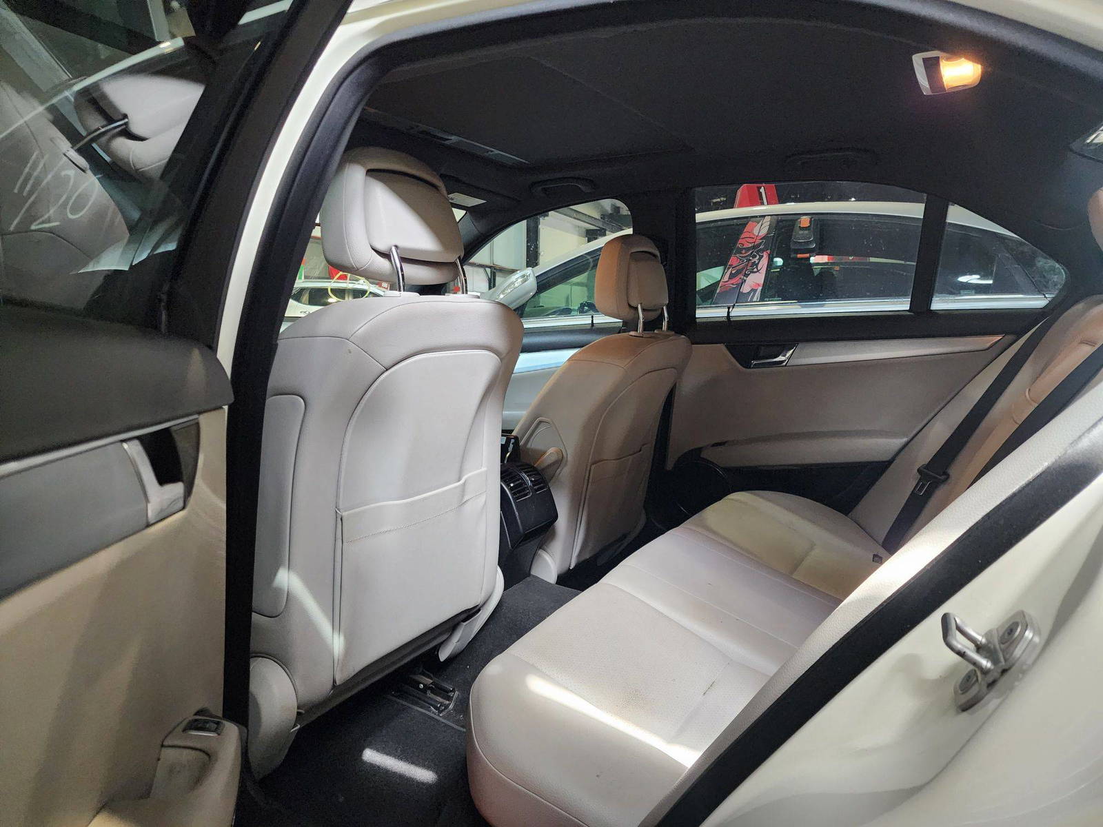 2011 MERCEDES BENZ C300 — 199725 Miles — Lot 632941 — UMM RAMOOL - Marhaba Auctions Used Cars - Image 7