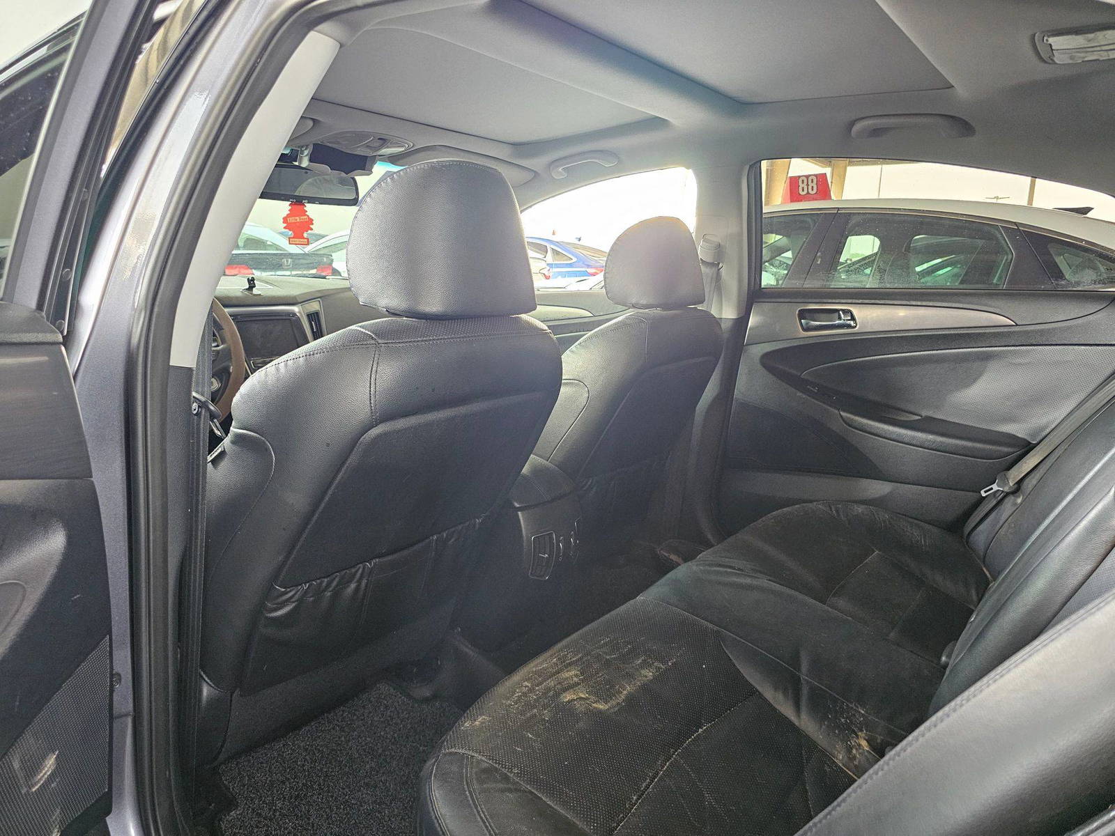 2012 HYUNDAI SONATA — 178364 KM — Lot 042481 — Souq - Marhaba Auctions Used Cars - Image 6