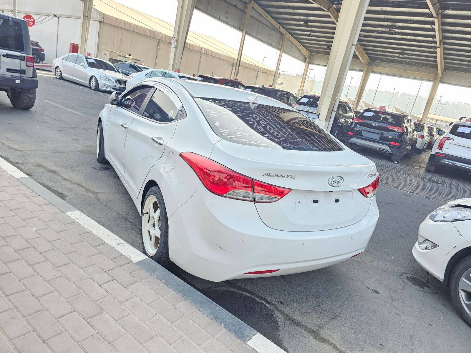 2011 HYUNDAI AVANTE — 182798 KM — Lot 133595 — Souq - Marhaba Auctions Used Cars - Image 4