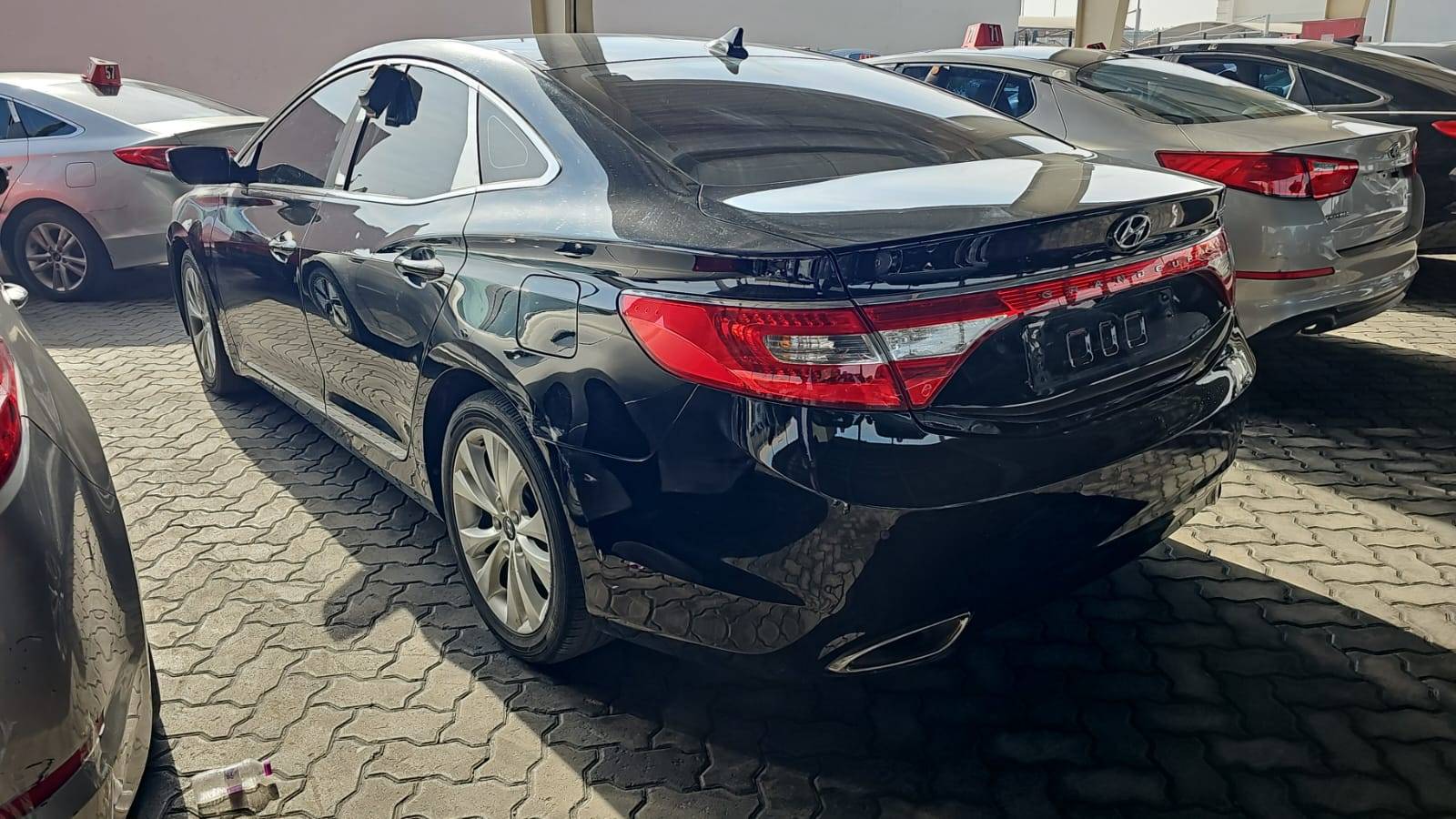 2012 HYUNDAI GRANDEUR — 185571 KM — Lot CA205078 — Souq - Marhaba Auctions Used Cars - Image 10