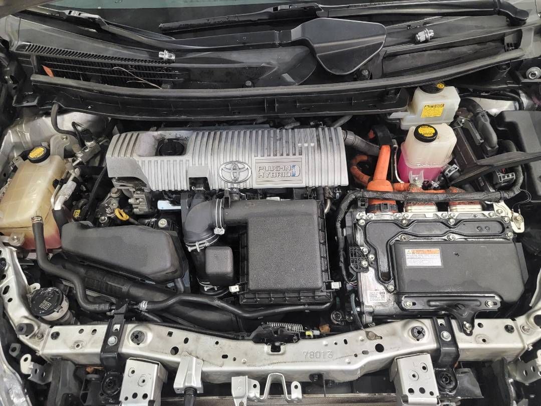 2014 TOYOTA PRIUS — 179988 Miles — Lot 3055484 — Main - Marhaba Auctions Used Cars - Image 6