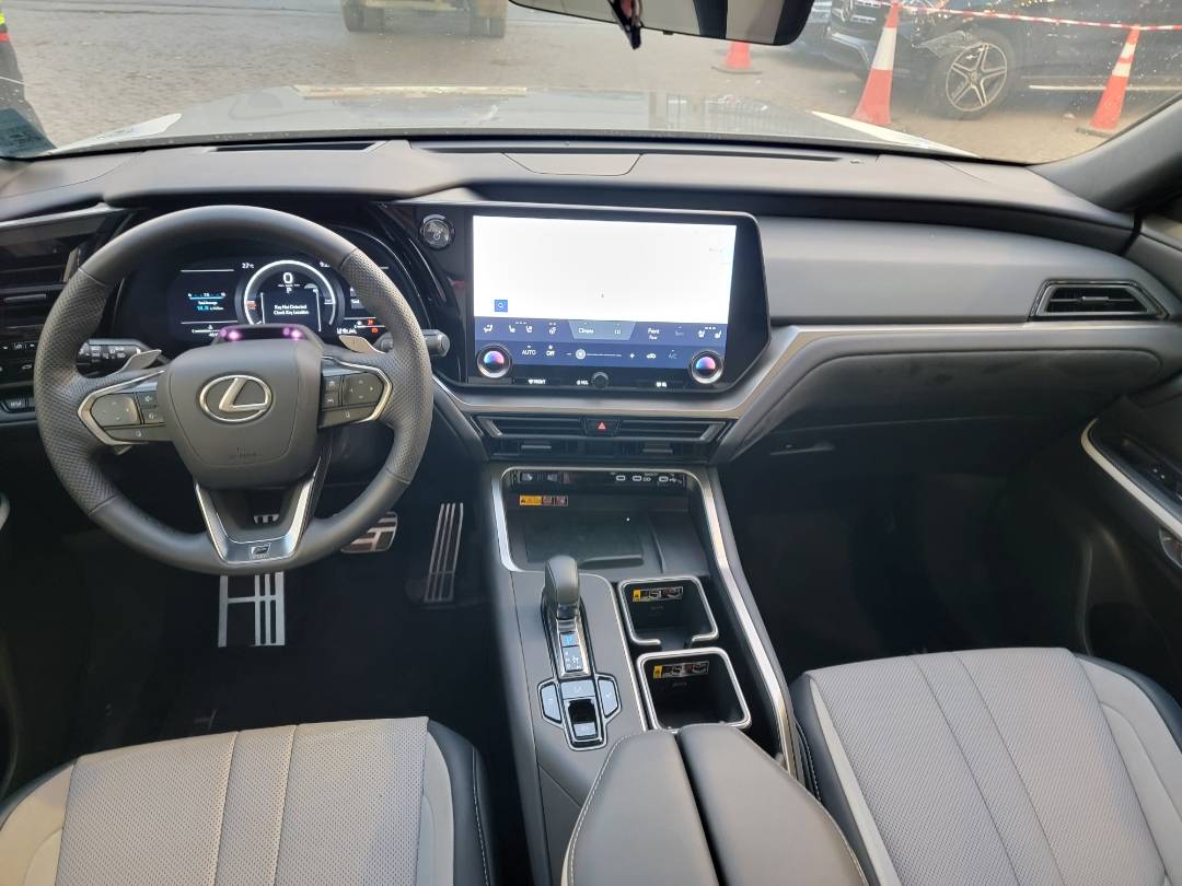 2024 LEXUS TX 500h — 4515 KM — Lot S001519 — Al Quoz - Marhaba Auctions Used Cars - Image 7