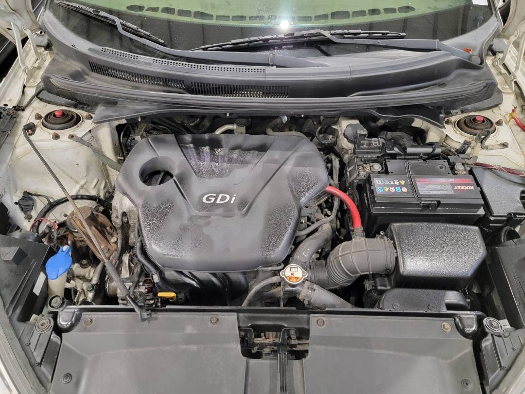 2013 HYUNDAI VELOSTER — 147386 KM — Lot 108060 — Main - Marhaba Auctions Used Cars - Image 9