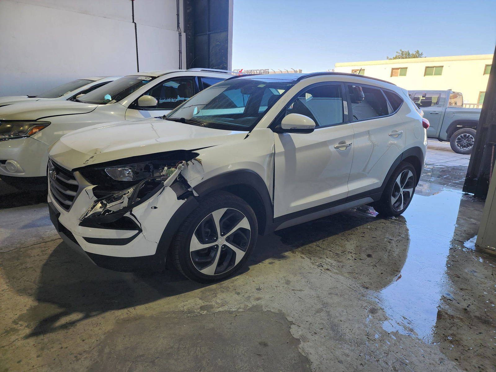 2017 HYUNDAI TUCSON — 72790 Miles — Lot A25HU580715 — Souq - Marhaba Auctions Used Cars - Image 4