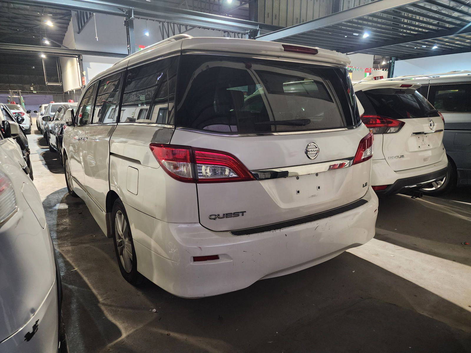 2013 NISSAN QUEST — 141710 Miles — Lot 43297443 — Al Quoz - Marhaba Auctions Used Cars - Image 6