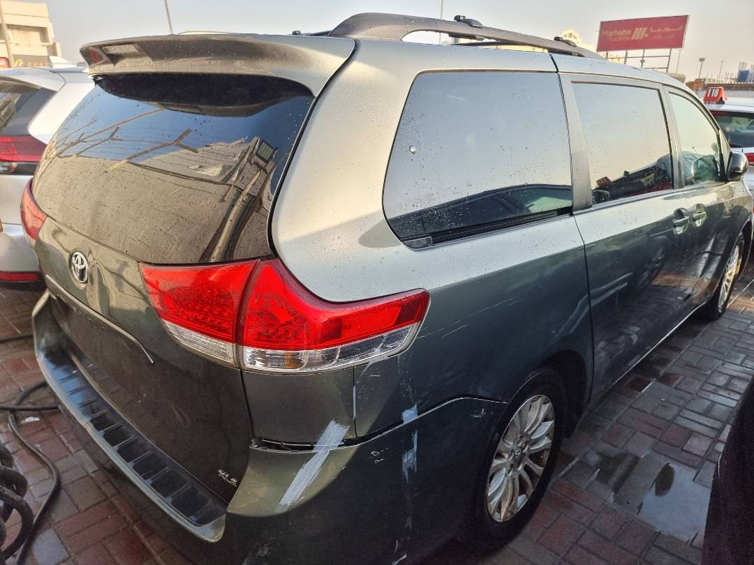 2011 TOYOTA SIENNA — 171113 Miles — Lot 109033 — Ind. 12 - Marhaba Auctions Used Cars - Image 4