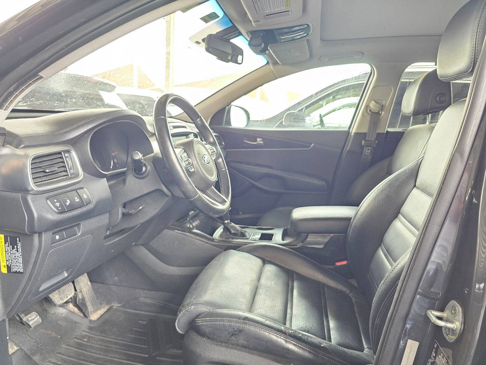 2017 KIA SORENTO — 202181 KM — Lot 42596475 — Souq - Marhaba Auctions Used Cars - Image 9
