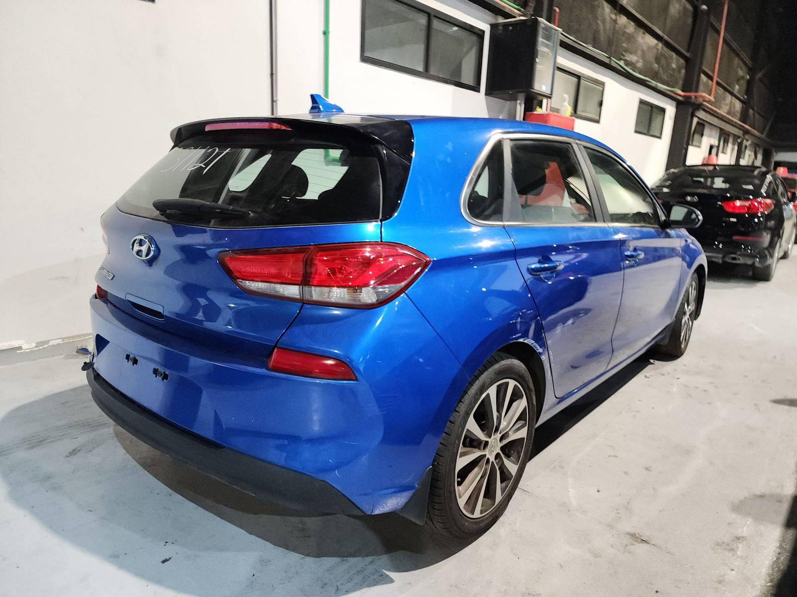 2018 HYUNDAI ELANTRA GT — 146 724 Miles — Lot JU031121 — Al Quoz - Marhaba Auctions Used Cars - Image 3