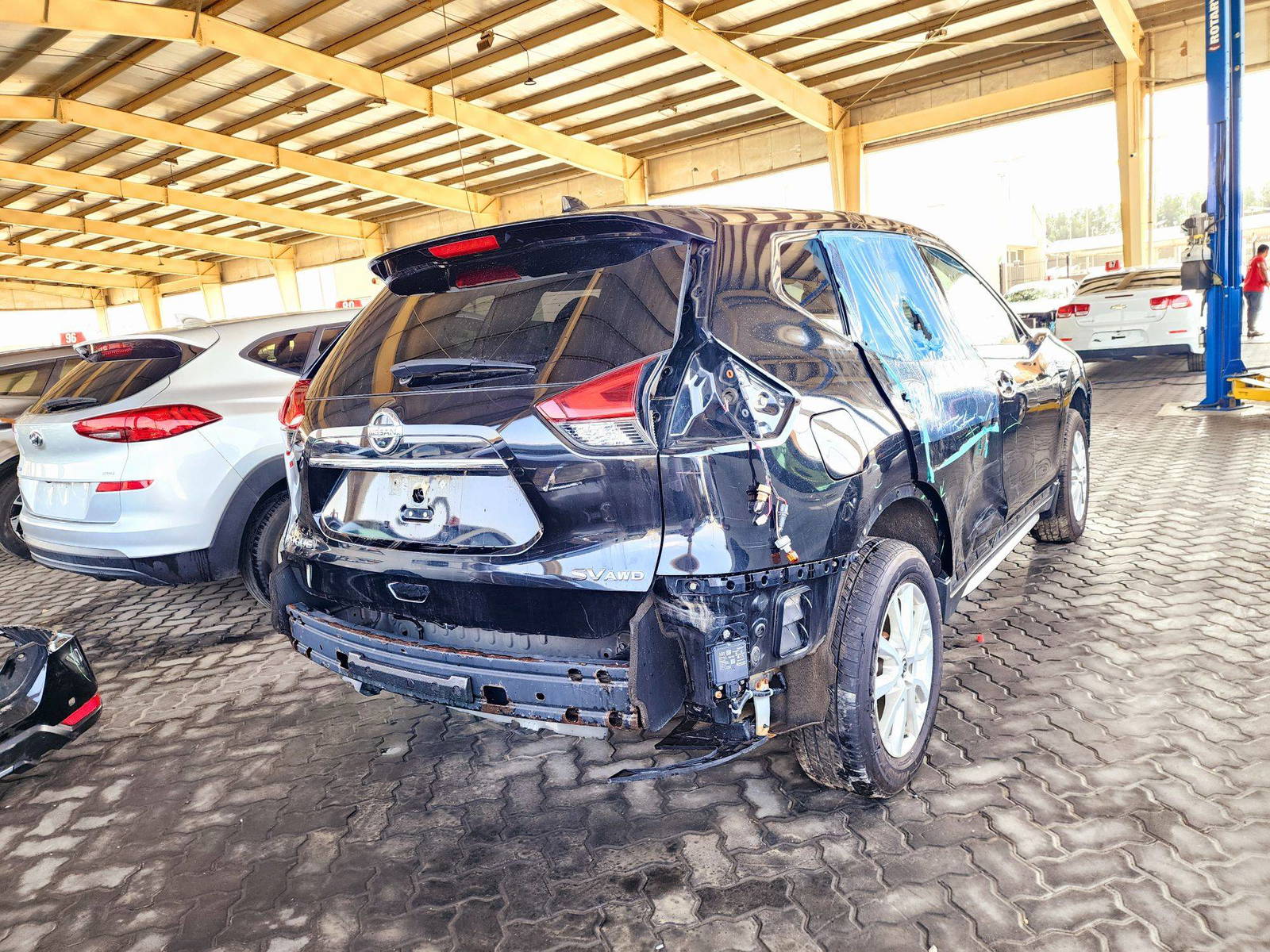 2019 NISSAN ROGUE — 107775 Miles — Lot 77111674 — Souq - Marhaba Auctions Used Cars - Image 4