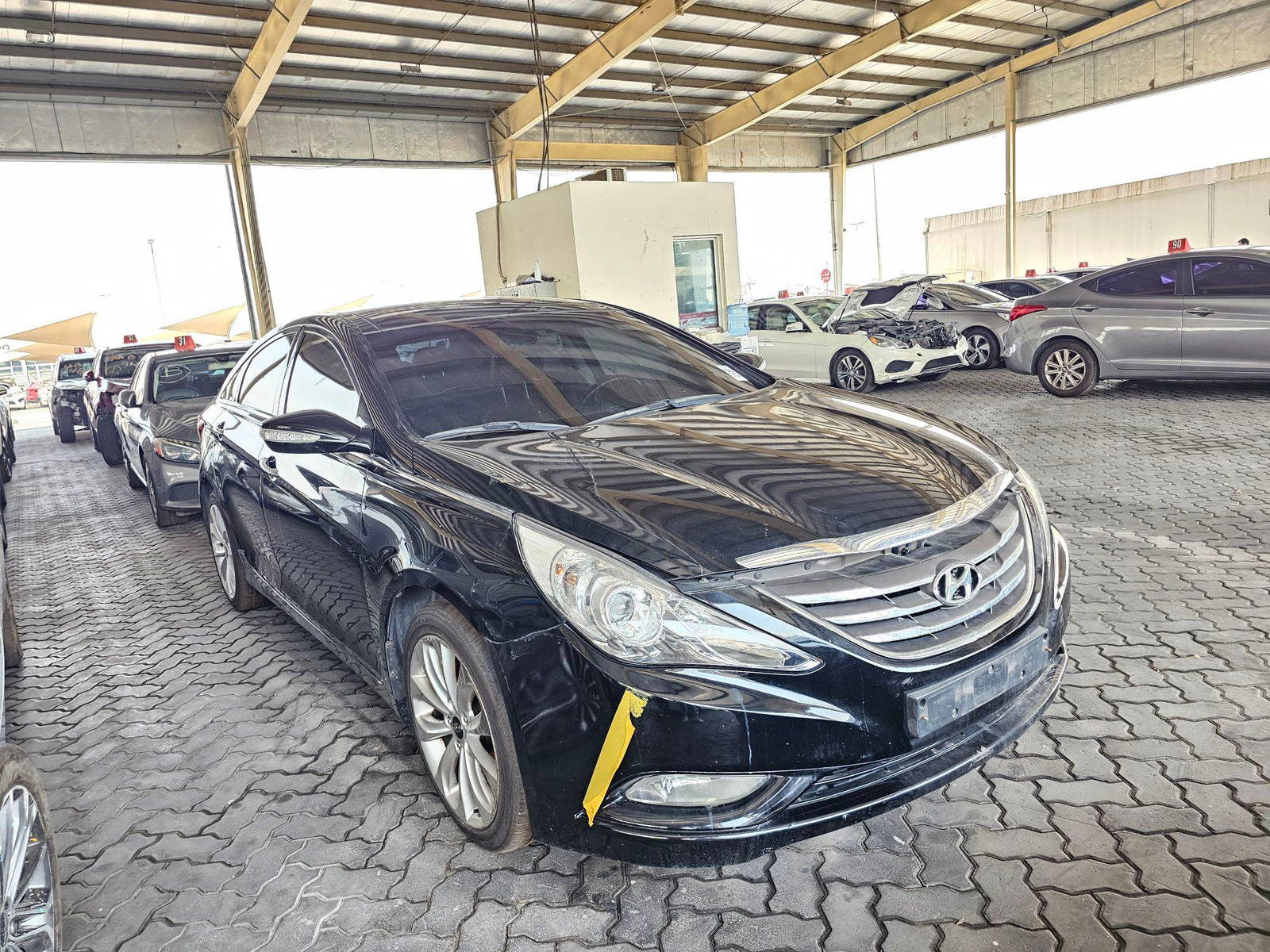 2010 HYUNDAI SONATA — 174903 KM — Lot 019395 — Souq - Marhaba Auctions Used Cars - Image 4