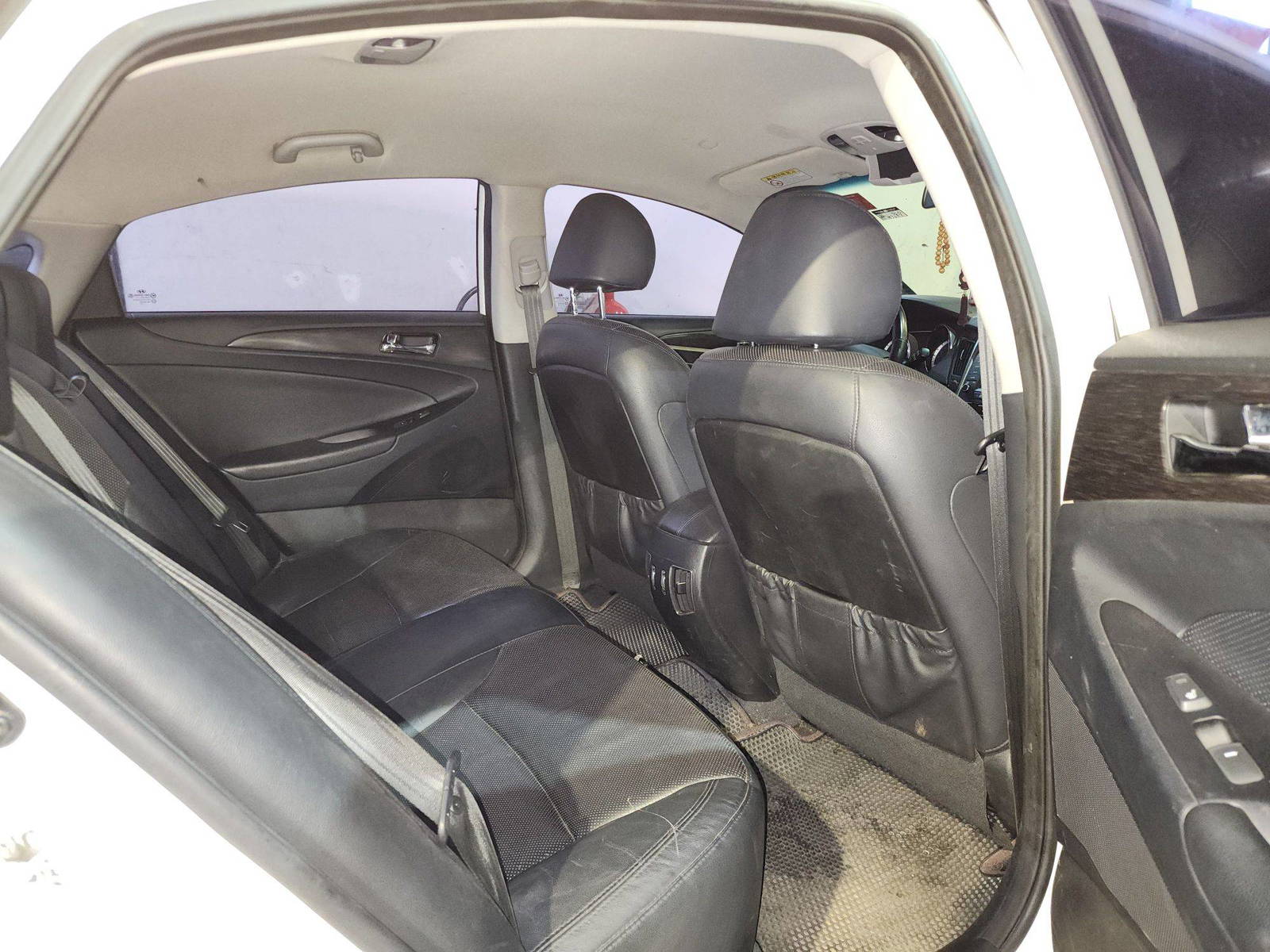 2014 HYUNDAI SONATA — 183657 KM — Lot 626536 — Al Quoz - Marhaba Auctions Used Cars - Image 7