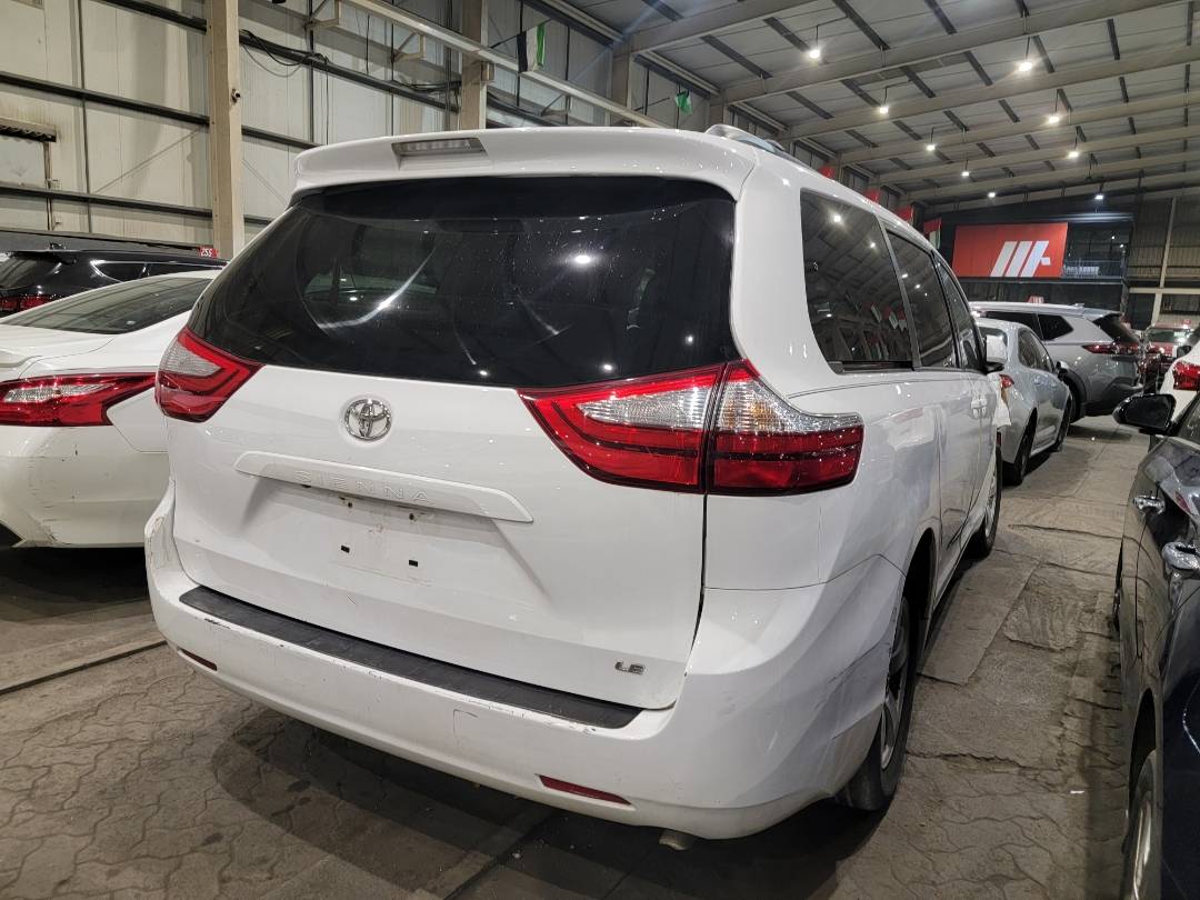 2015 TOYOTA SIENNA — 207303 Miles — Lot C2FS538861 — Main - Marhaba Auctions Used Cars - Image 3
