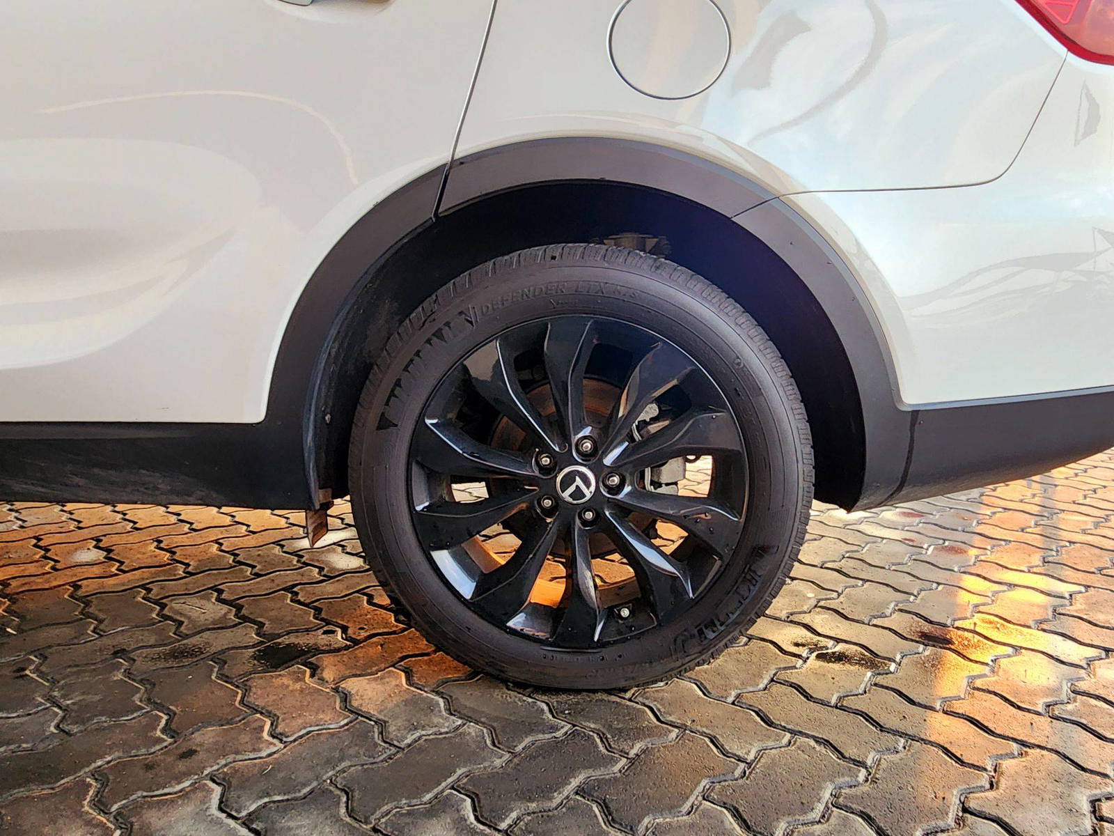 2019 KIA SORENTO — 97579 Miles — Lot 40076714 — Souq - Marhaba Auctions Used Cars - Image 10