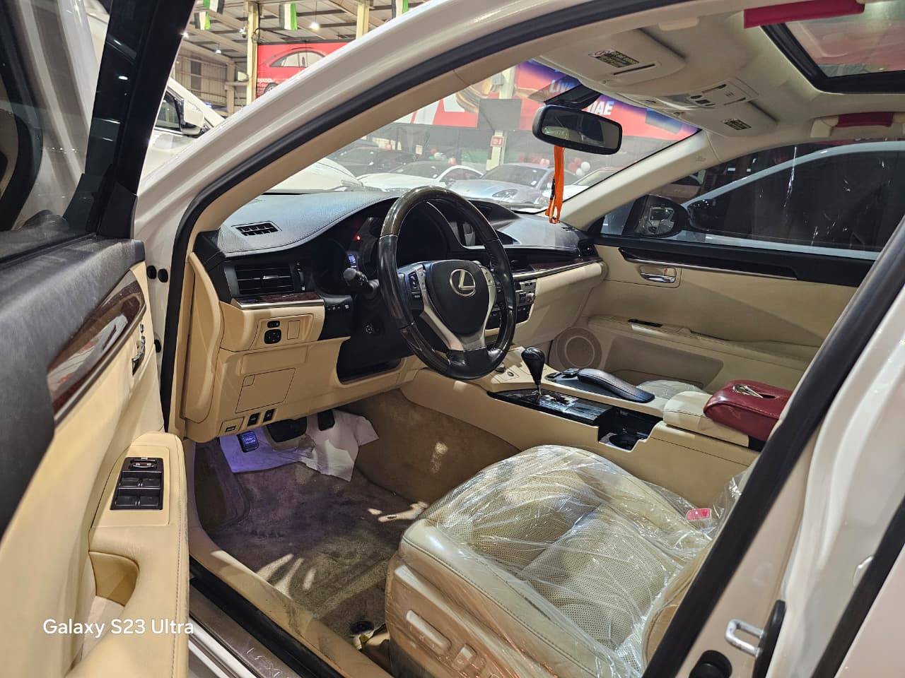 2015 LEXUS ES 350 — 111867 Miles — Lot F2161779 — Main - Marhaba Auctions Used Cars - Image 9