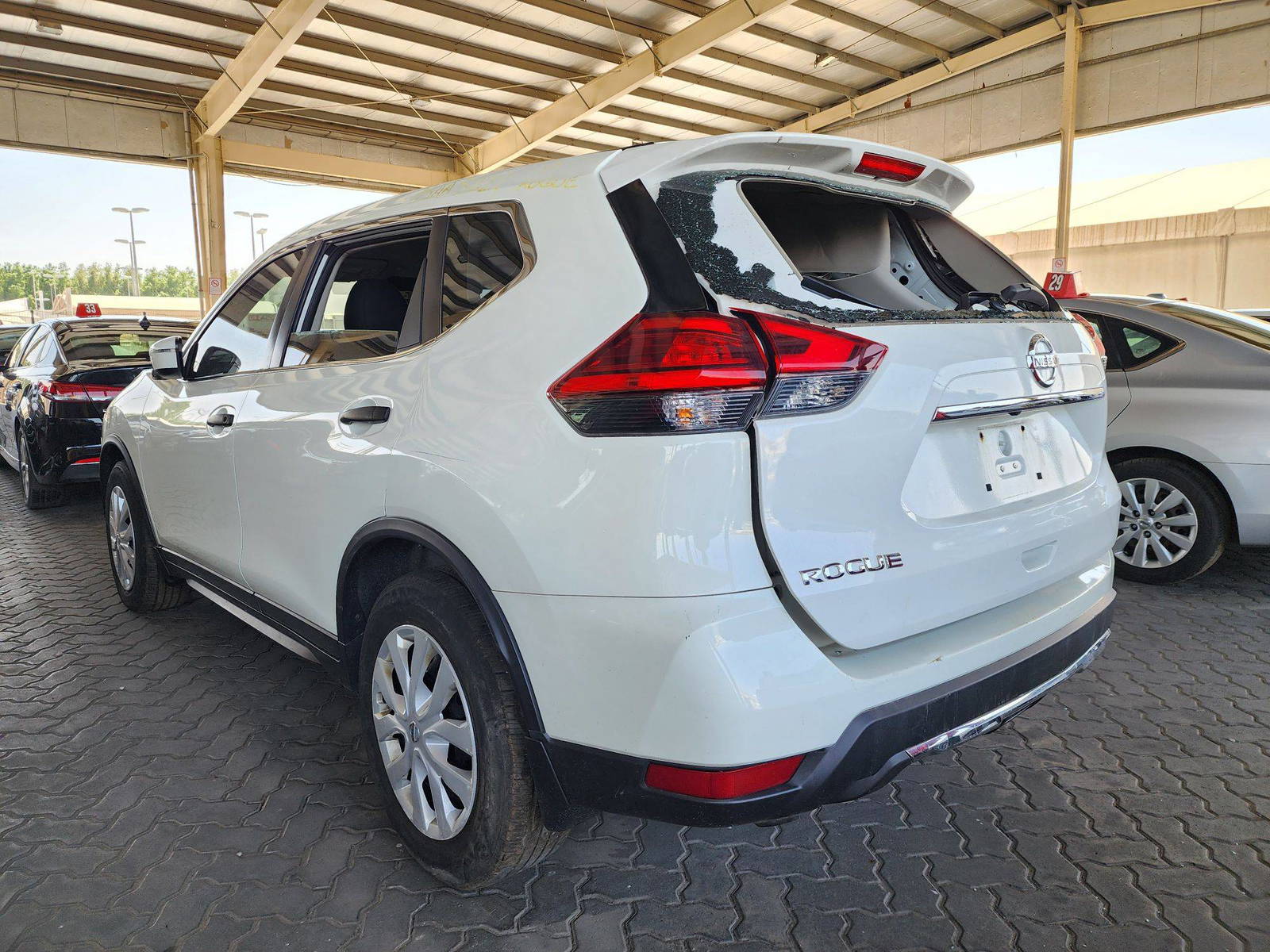 2017 NISSAN ROGUE — 130211 KM — Lot 796091 — Souq - Marhaba Auctions Used Cars - Image 5