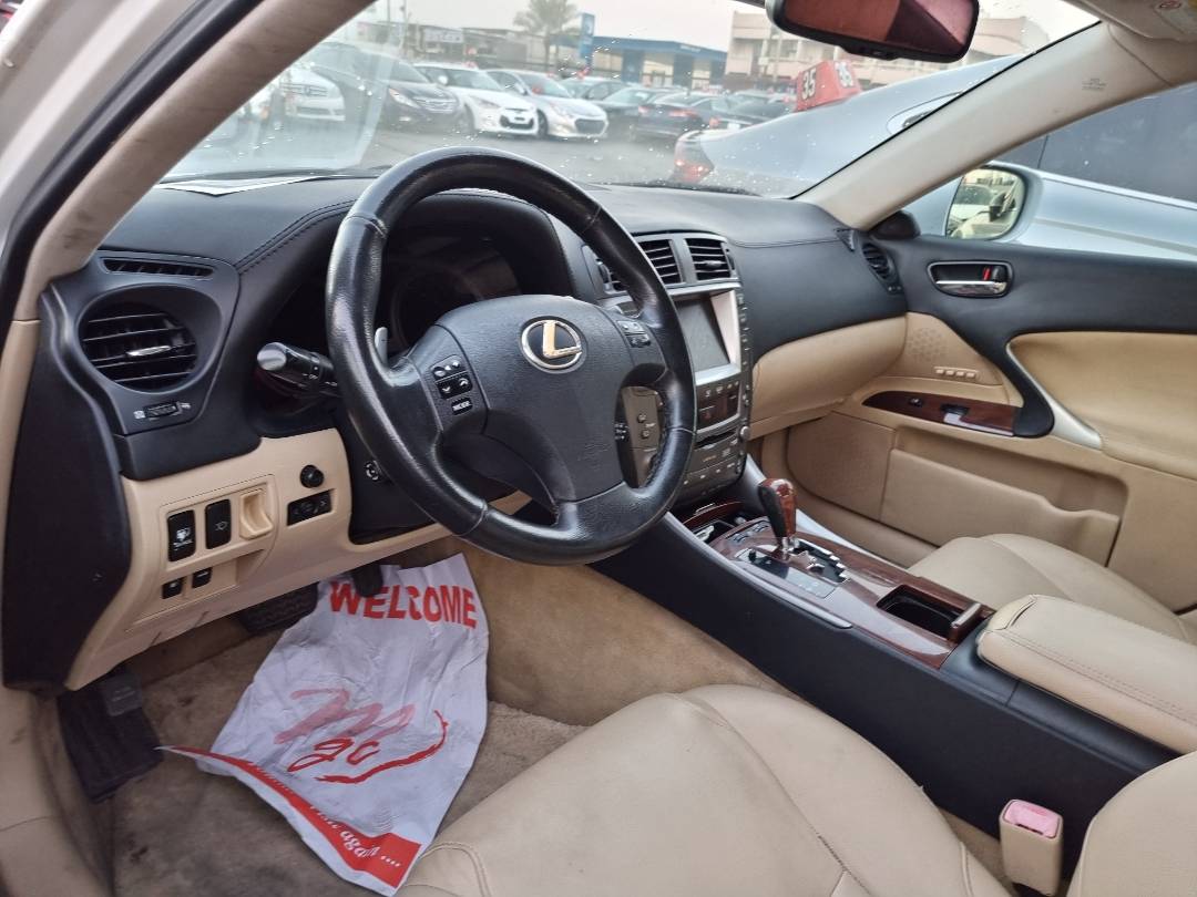2008 LEXUS IS 300 — 242553 KM — Lot 10640 — Ind. 12 - Marhaba Auctions Used Cars - Image 7