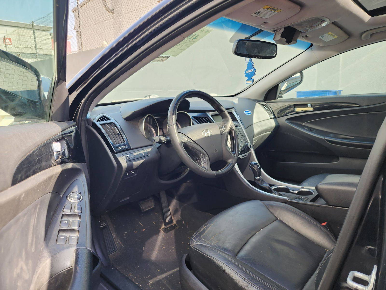 2011 HYUNDAI SONATA — 152092 Miles — Lot 41097165 — Al Quoz - Marhaba Auctions Used Cars - Image 9