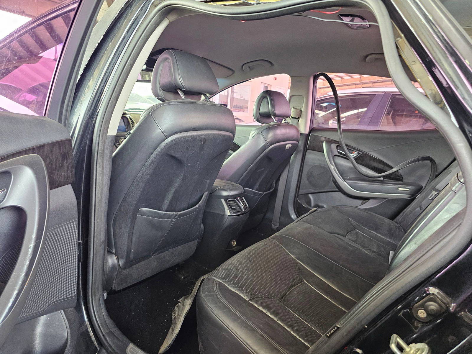 2011 HYUNDAI GRANDEUR — 268518 KM — Lot 021816 — Ind. 12 - Marhaba Auctions Used Cars - Image 6