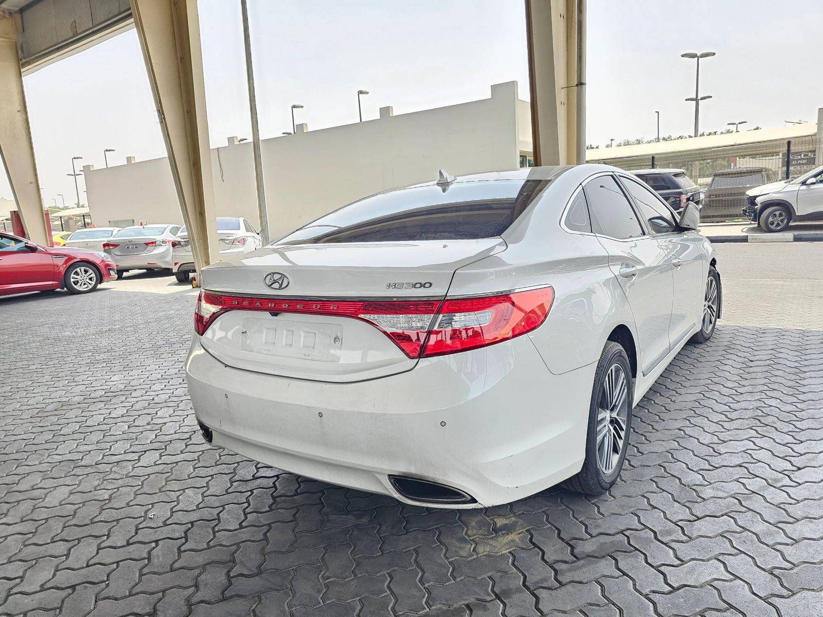 2013 HYUNDAI GRANDEUR — 226584 KM — Lot 234940 — Souq - Marhaba Auctions Used Cars - Image 3