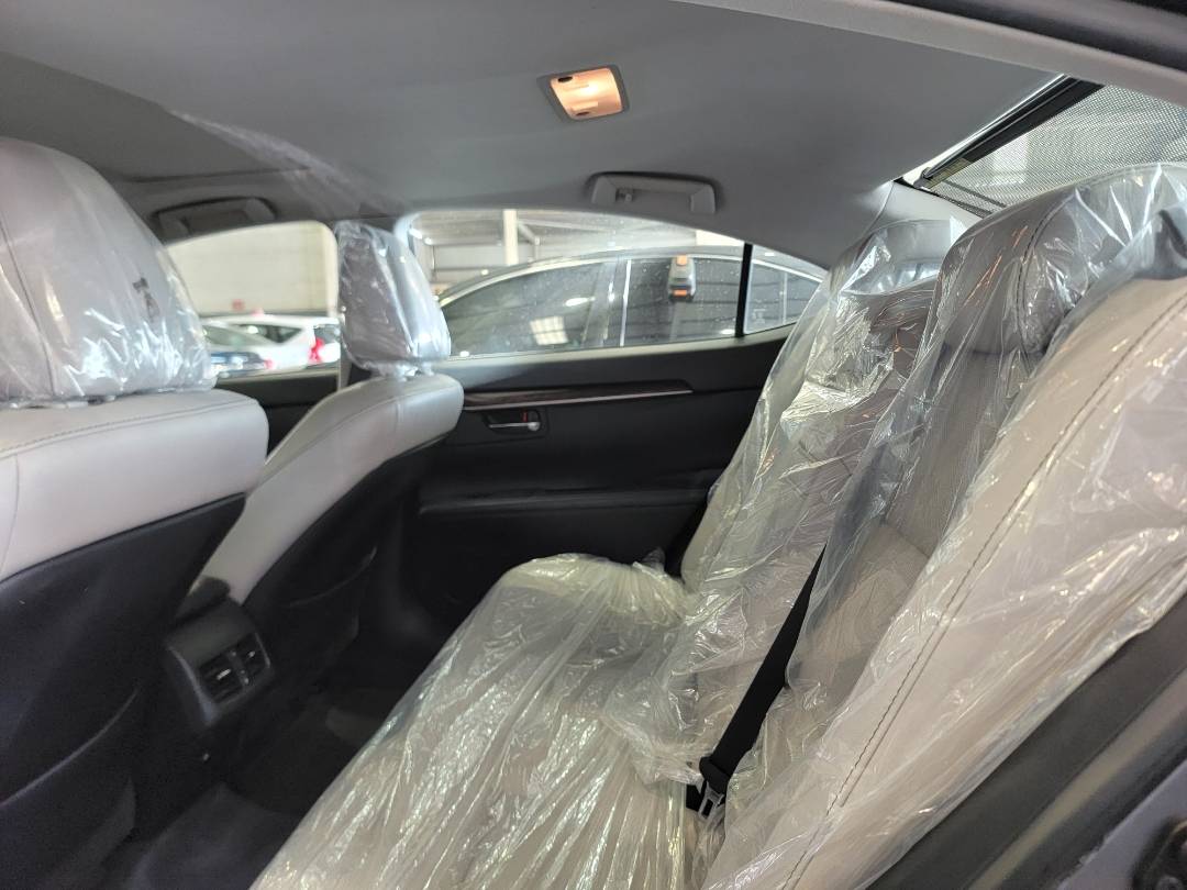 2013 LEXUS ES 350 — 132967 Miles — Lot D2037087 — Souq - Marhaba Auctions Used Cars - Image 7