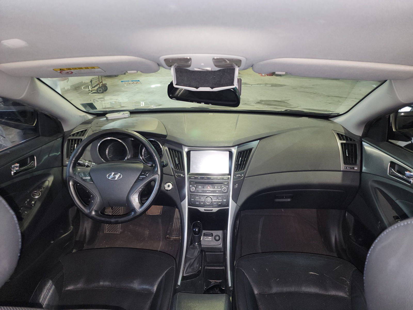 2014 HYUNDAI SONATA — 218181 KM — Lot 078830 — Al Quoz - Marhaba Auctions Used Cars - Image 8