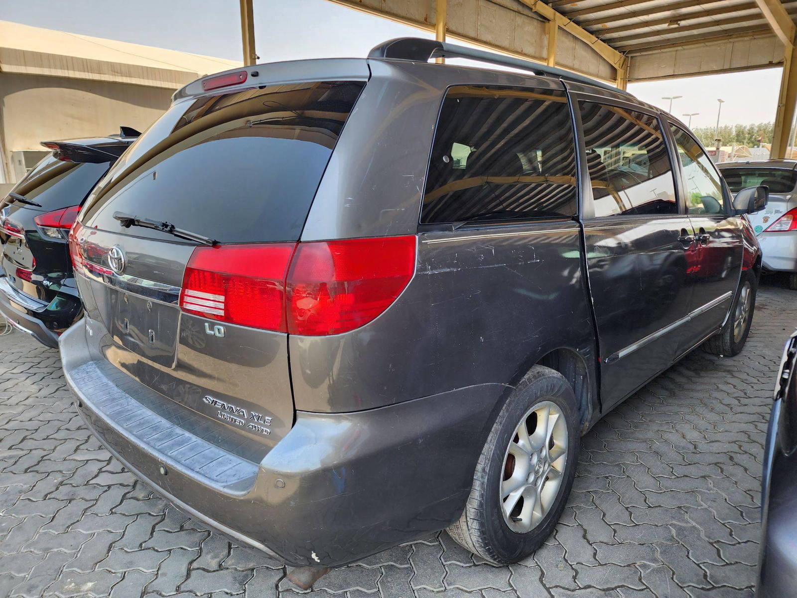 2005 TOYOTA SIENNA — 218309 Miles — Lot 39007662 — Main - Marhaba Auctions Used Cars - Image 3