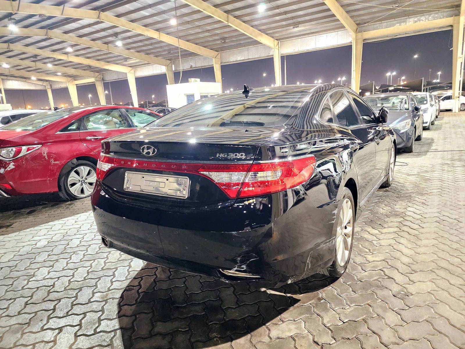 2012 HYUNDAI GRANDEUR — 162888 KM — Lot 130654 — Souq - Marhaba Auctions Used Cars - Image 4