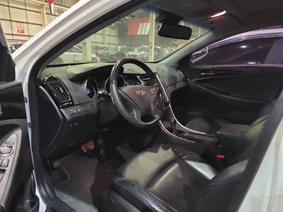 2010 HYUNDAI SONATA — 185869 KM — Lot 18872 — Main - Marhaba Auctions Used Cars - Image 6