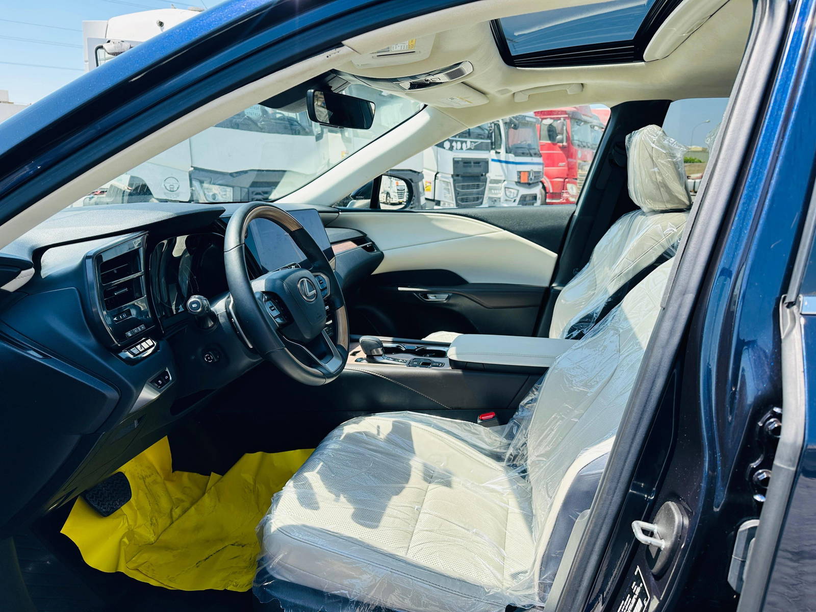 2023 LEXUS RX 350 — 21690 KM — Lot 2006078 — Al Quoz - Marhaba Auctions Used Cars - Image 13