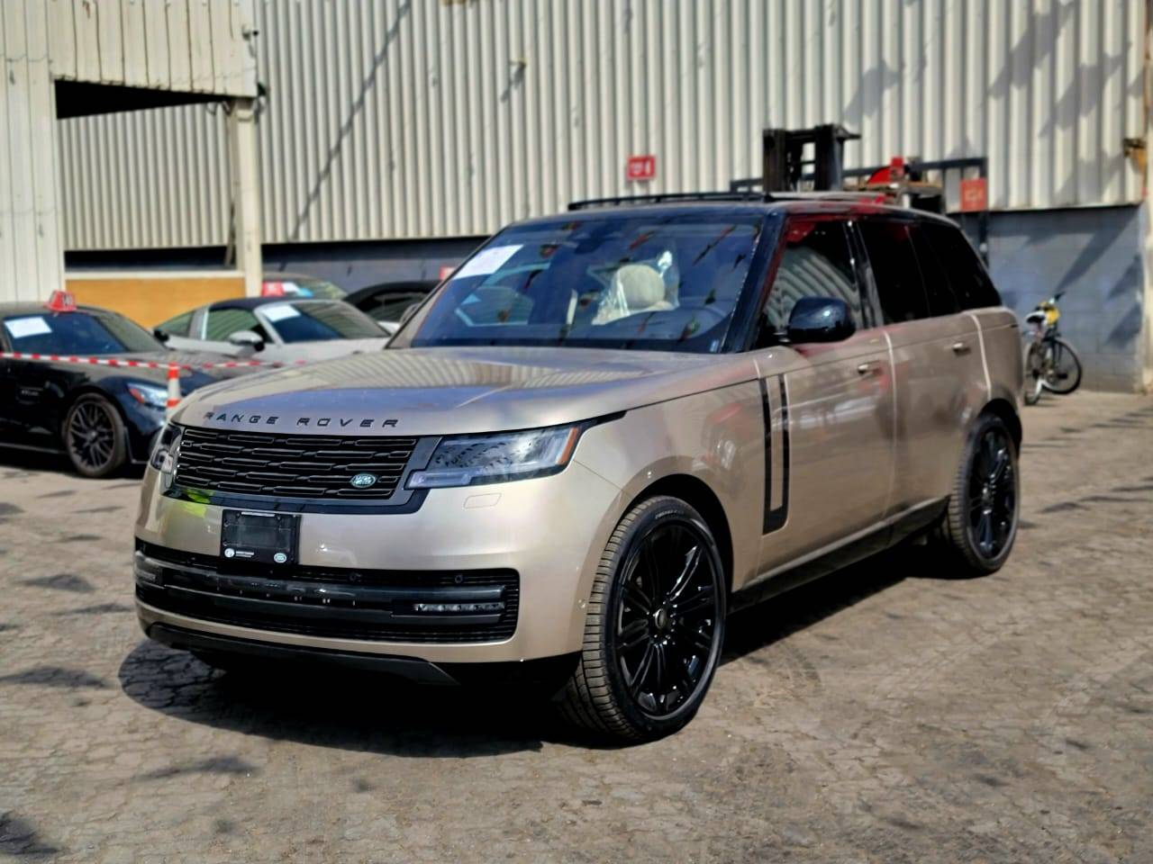2023 LAND ROVER RANGE ROVER — 228 KM — Lot A076369 — Main - Marhaba Auctions Used Cars - Image 3