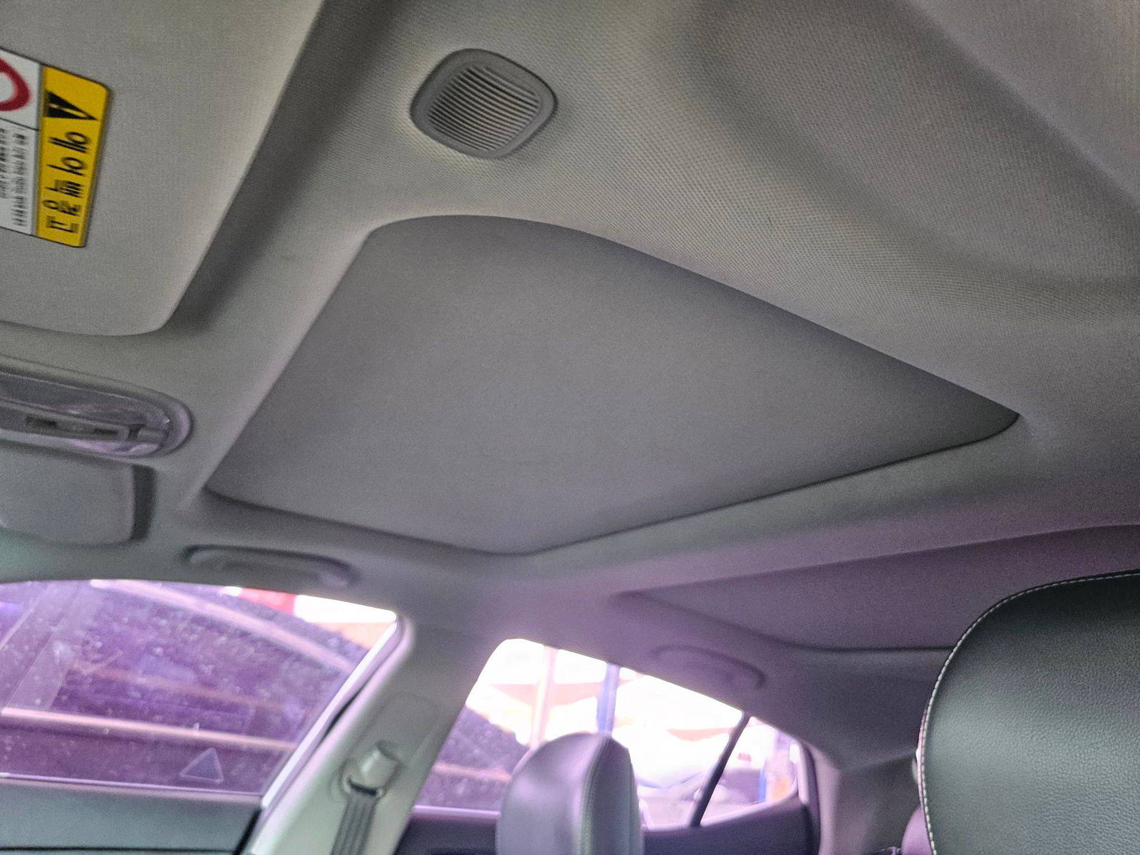 2011 KIA K5 — 178232 KM — Lot BBA129907 — Souq - Marhaba Auctions Used Cars - Image 8