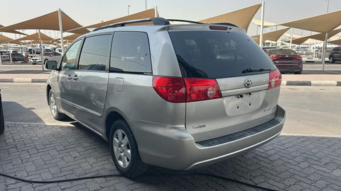 TOYOTA SIENNA