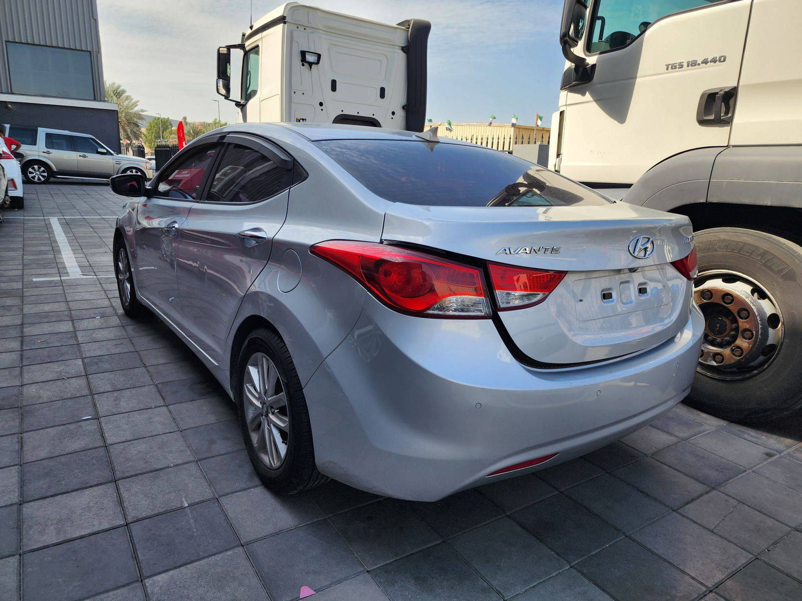 2011 HYUNDAI AVANTE — 191596 KM — Lot 128145 — Al Quoz - Marhaba Auctions Used Cars - Image 5