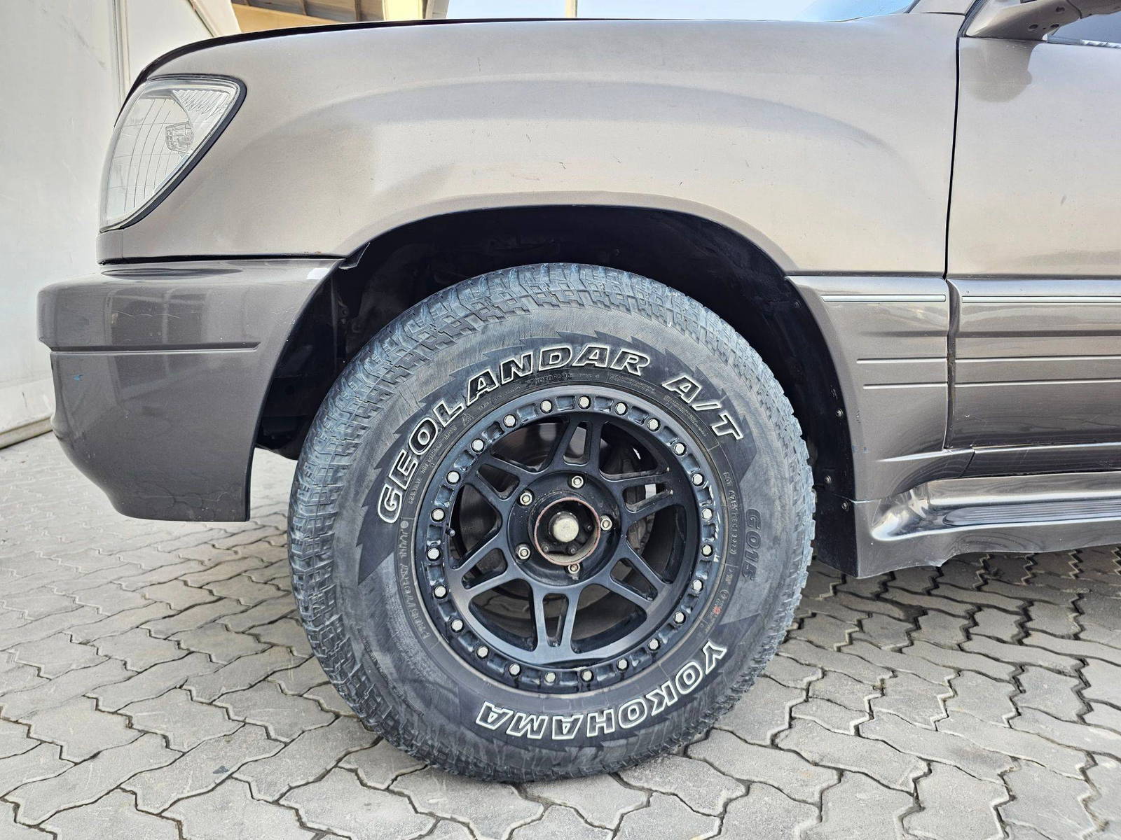 2000 LEXUS LX 470 — 318629 Miles — Lot 8Y0081329 — Souq - Marhaba Auctions Used Cars - Image 10