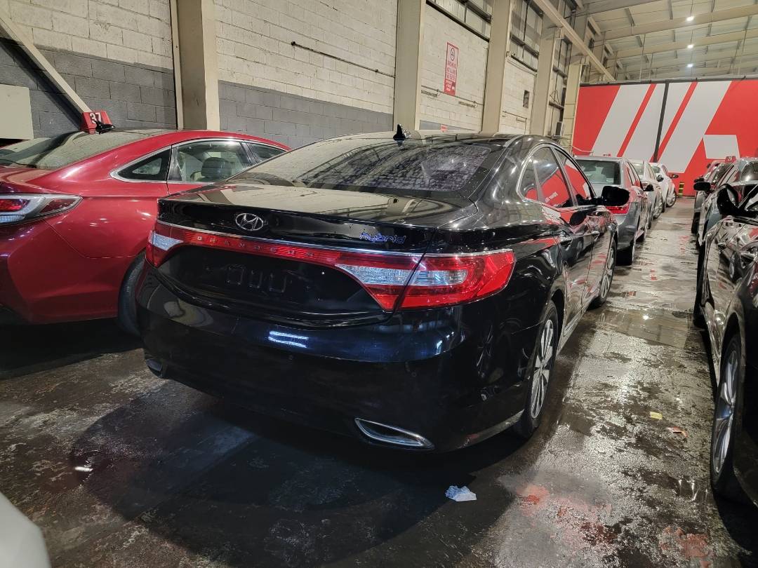 2015 HYUNDAI GRANDEUR — 317748 KM — Lot BFA008130 — Souq - Marhaba Auctions Used Cars - Image 6