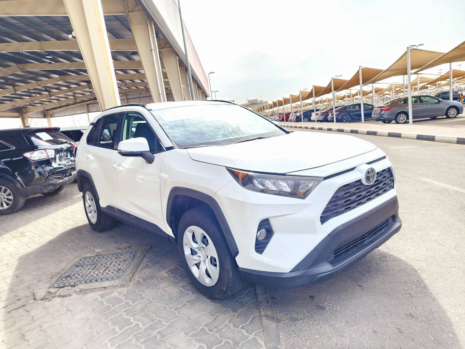 2020 TOYOTA RAV4 — 87152 Miles — Lot D054121 — Souq - Marhaba Auctions Used Cars - Image 4