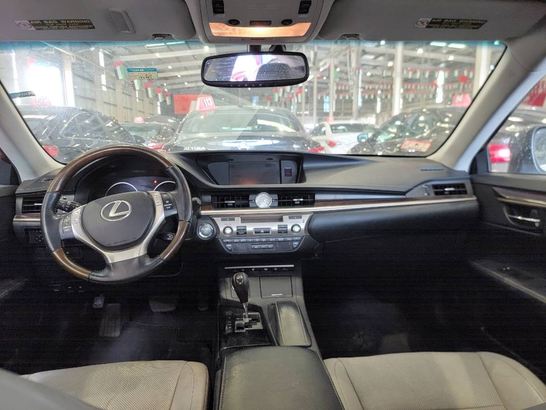 2013 LEXUS ES 350 — 132967 Miles — Lot D2037087 — Souq - Marhaba Auctions Used Cars - Image 8
