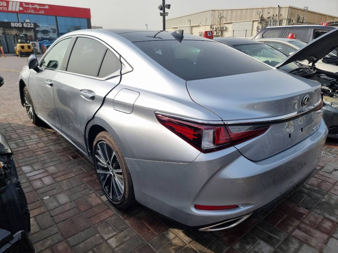 2023 LEXUS ES 350 — 1760 Miles — Lot 125487 — Ind. 12 - Marhaba Auctions Used Cars - Image 4